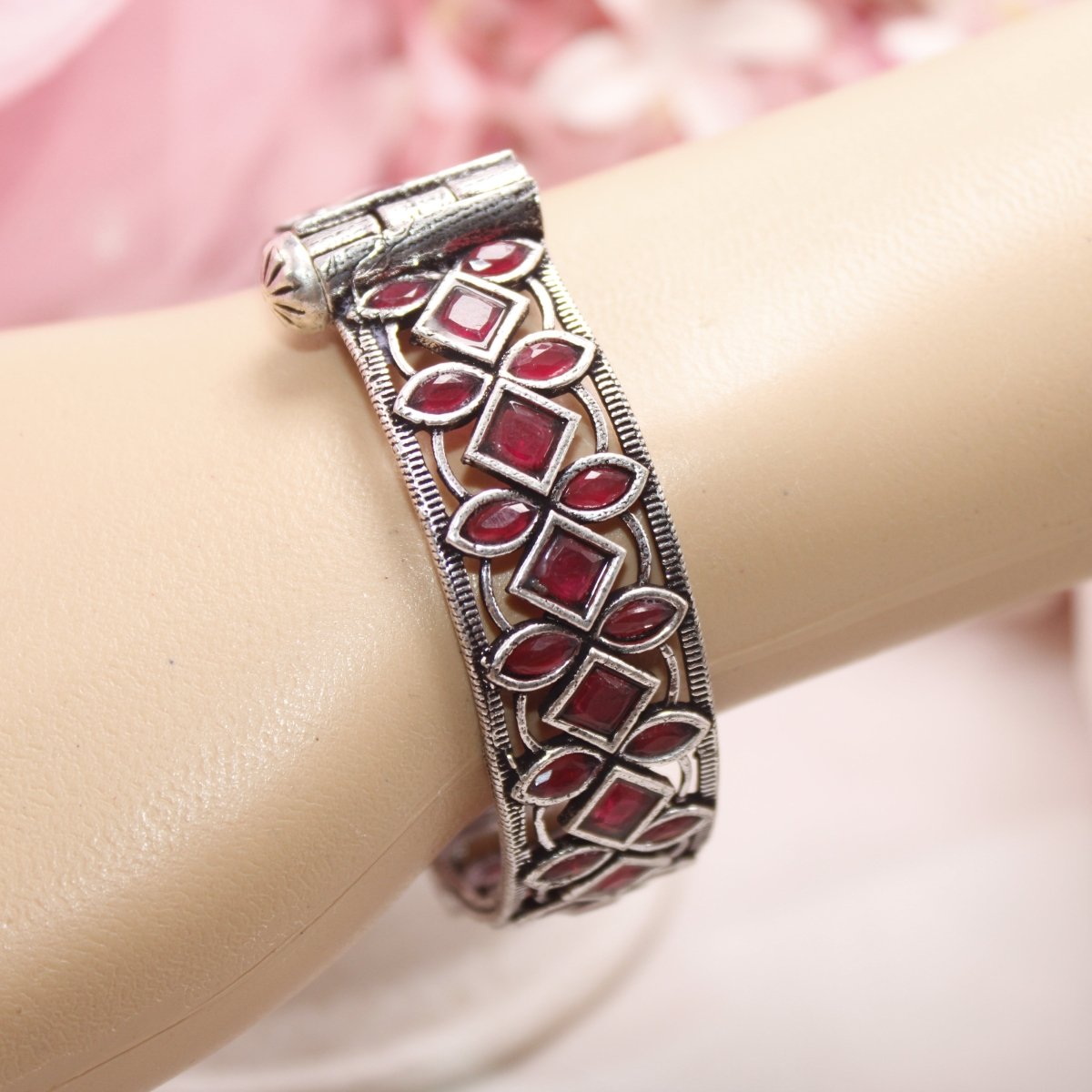 STONE CUTWORK KADA - RED - kada