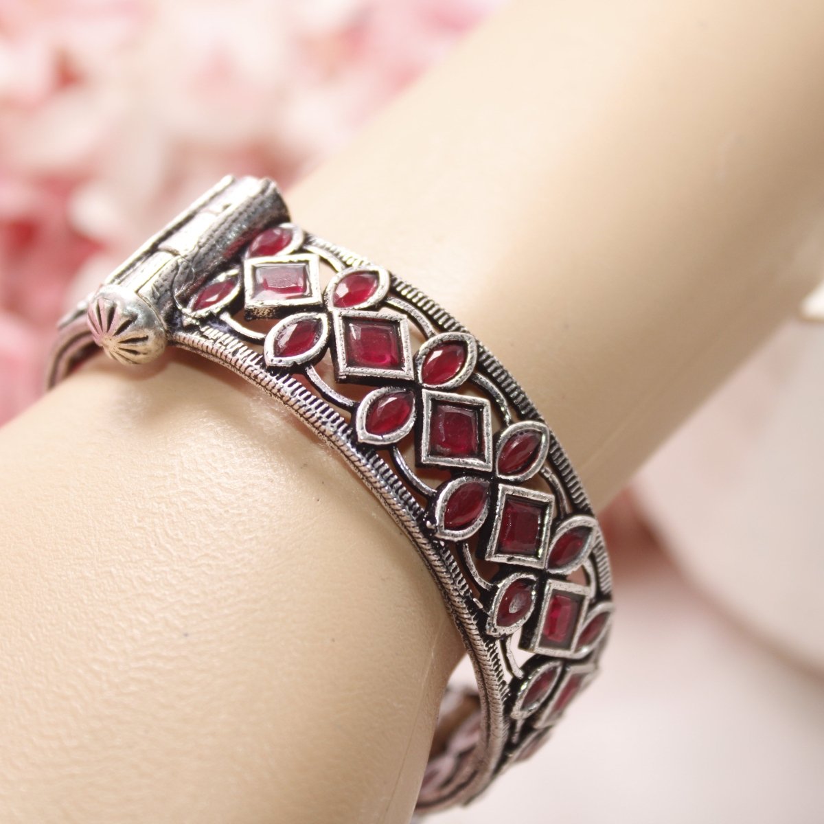 STONE CUTWORK KADA - RED - kada