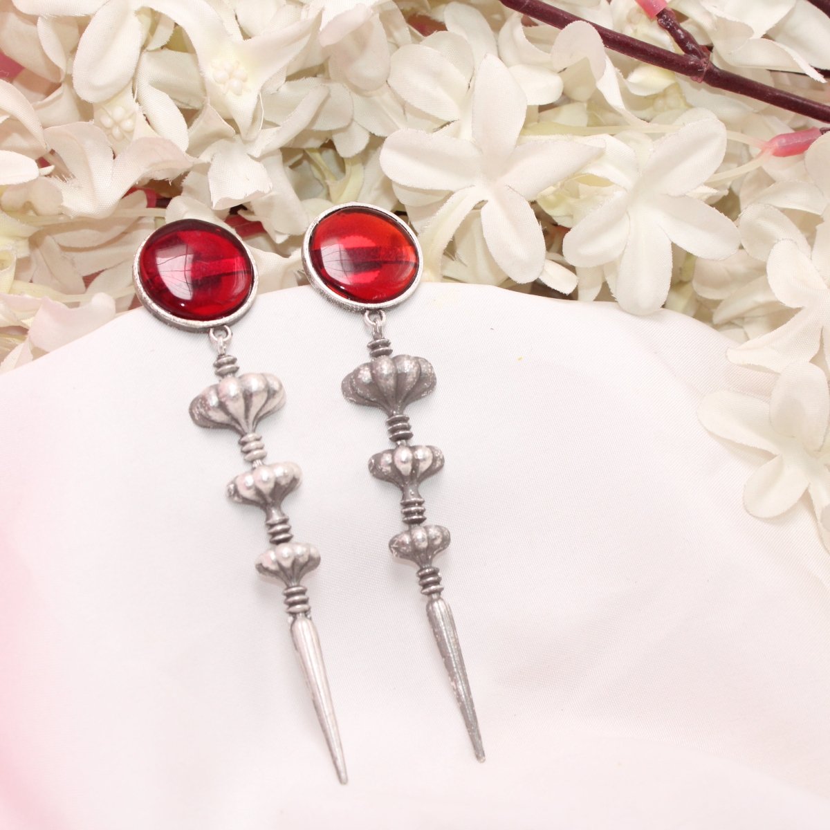 SUI DHAGA LOOK MONALISA STONE EARRING-RED -EARRING