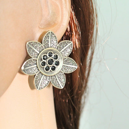 7 LEAVES FLOWER STUD-BLACK -EARRING