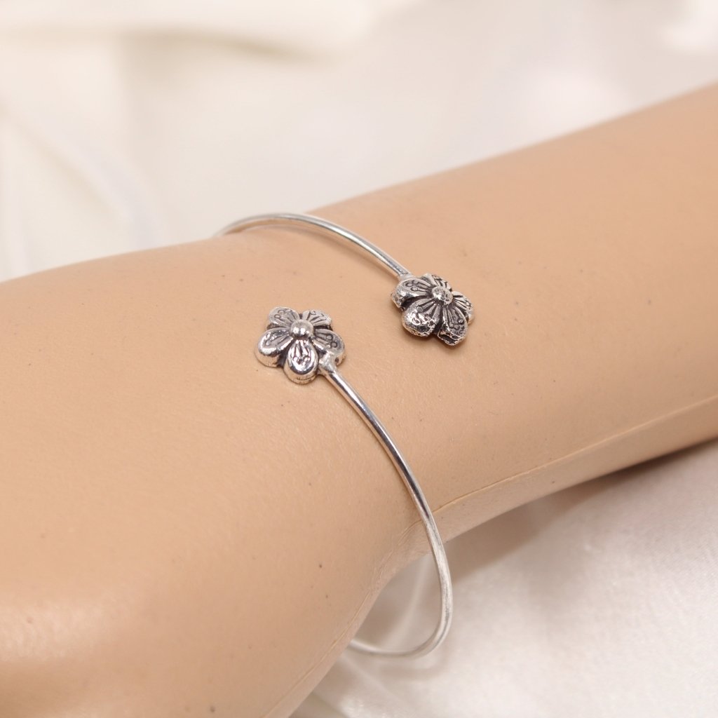 BRACELET-FLOWER PATTERN -Bracelets