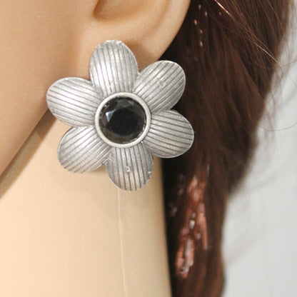 FLOWER PATTERN WITH ROUND STONE STUDS-BLACK -EARRING