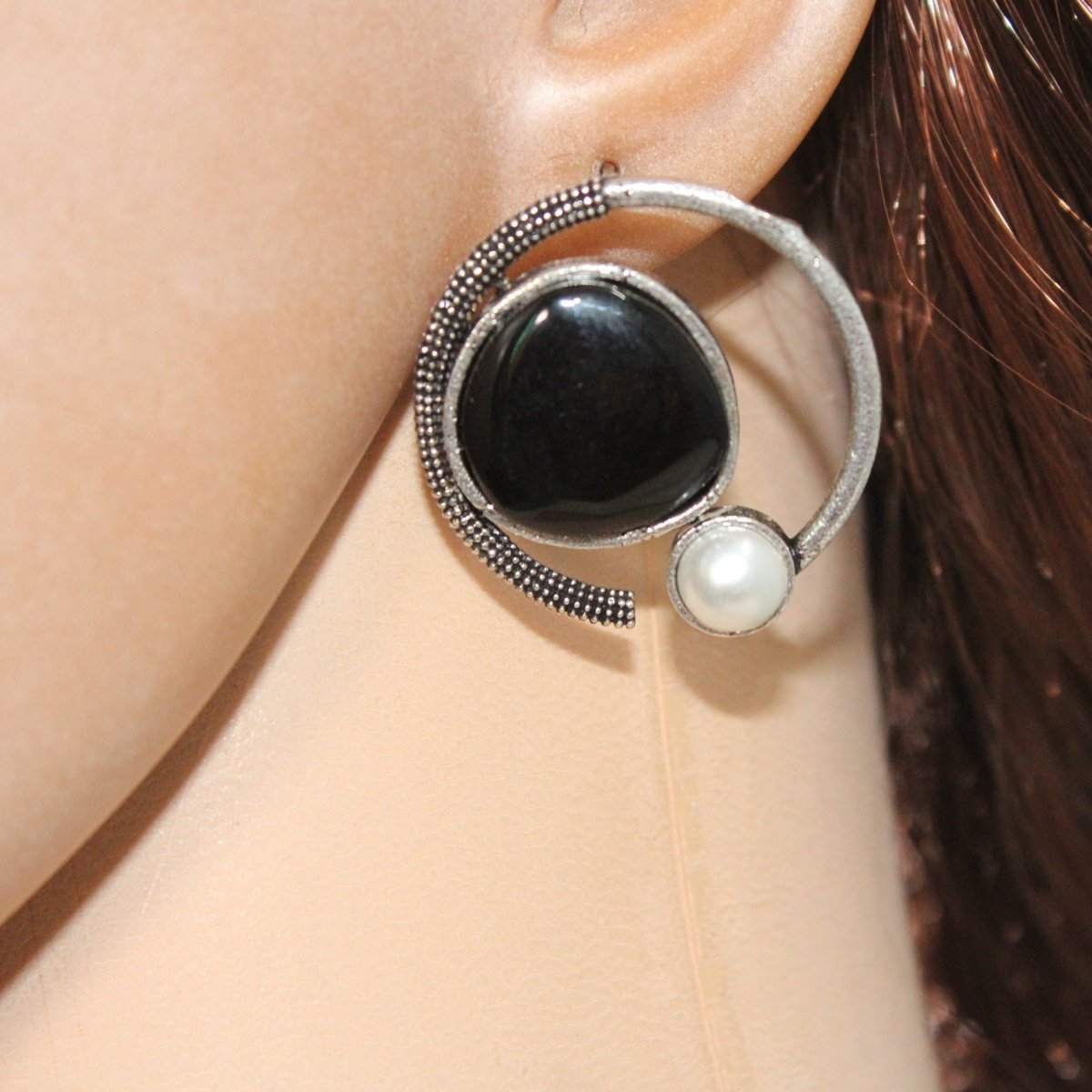 MONALISA STONE AND PEARL ROUND EARRING-BLACK -EARRING