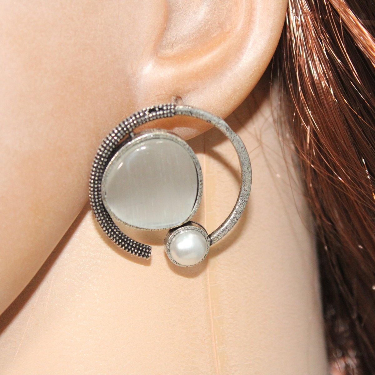 MONALISA STONE AND PEARL ROUND EARRING-OFF WHITE -EARRING