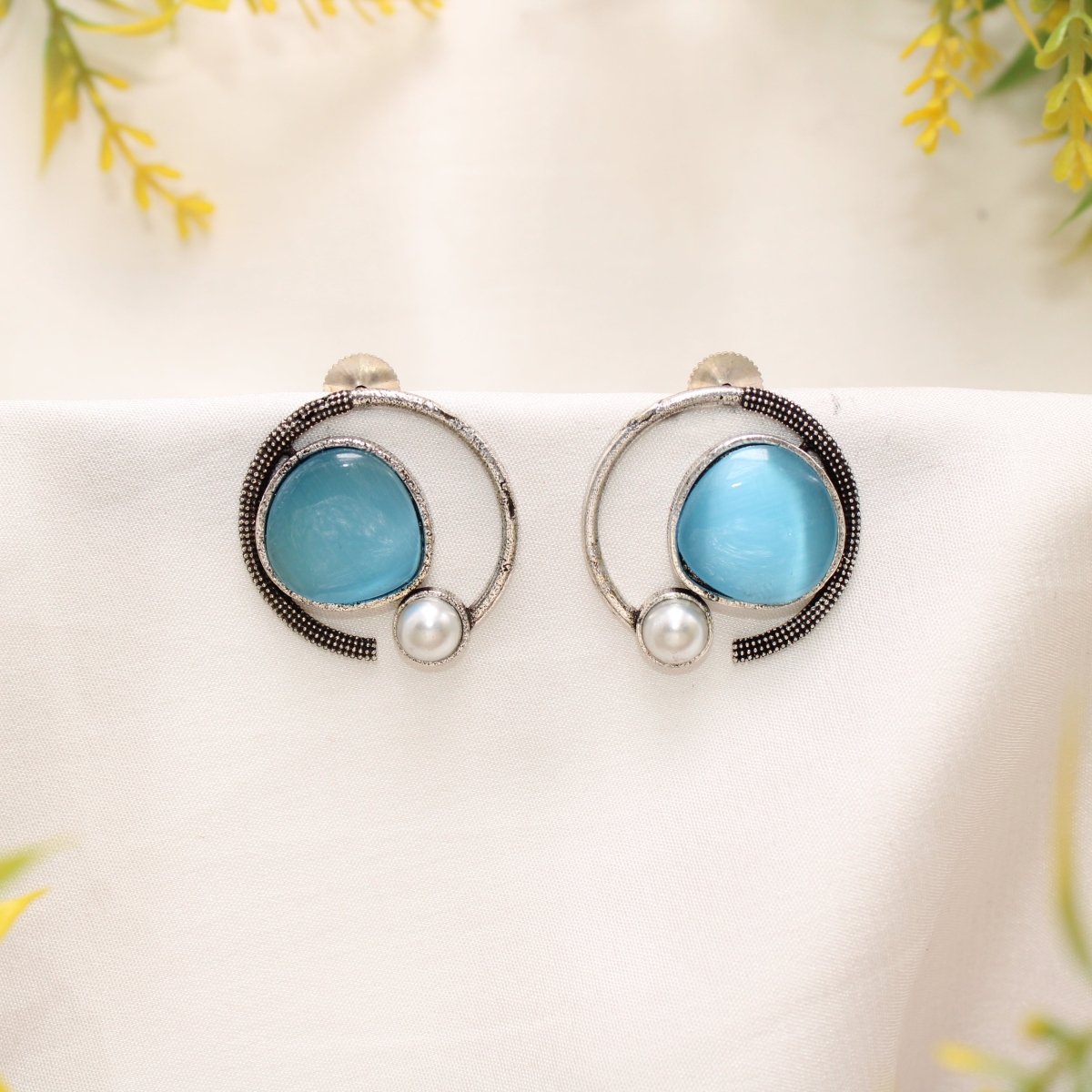 MONALISA STONE AND PEARL ROUND EARRING-TURQUOISE -EARRING