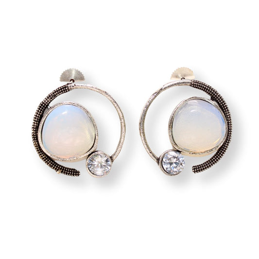 MONALISA STONE AND PEARL ROUND EARRING-WHITE -EARRING