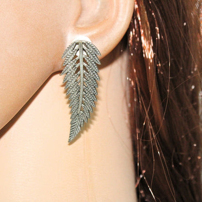 SHARP LEAF SLEEK STUD-SILVER -EARRING